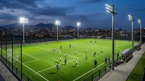 Estudio fotométrico tridimensional con software Dialux para cálculo de luxes y uniformidad lumínica en canchas de fútbol en Perú